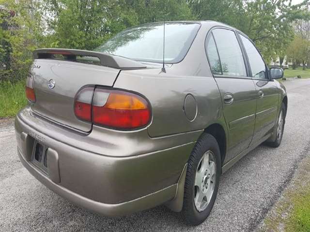 Chevrolet Malibu 2002 photo 2